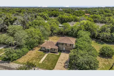 1009 S Brazos Street, Weatherford, TX 76086 - Photo 1