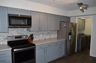 1827 Lakecrest Cir, Carrollton, TX 75006 - Photo 5