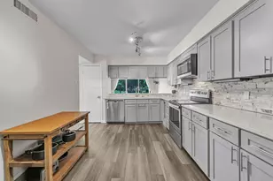1827 Lakecrest Cir, Carrollton, TX 75006 - Photo 9
