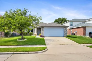 2305 Chestnut Dr, Little Elm, TX 75068 - Photo 11