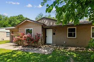 1202 Johns Dr, Euless, TX 76039 - Photo 3