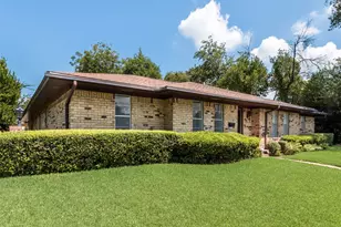 135 S Capri Dr, Duncanville, TX 75116 - Photo 3