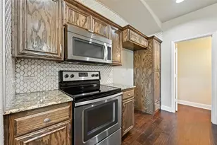 205 Corinna Ct, Hurst, TX 76053 - Photo 9