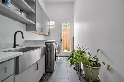 605 Archer Avenue, Cockrell Hill, TX 75211 - Photo 11