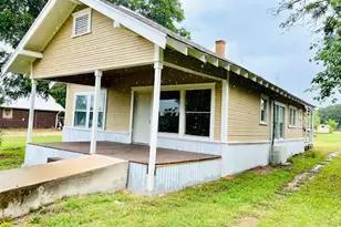 307 W 18th St, Cisco, TX 76437 - Photo 3