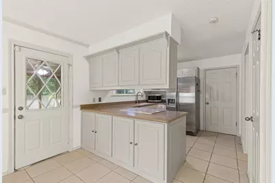 1013 Mockingbird Drive, Grapevine, TX 76051 - Photo 11