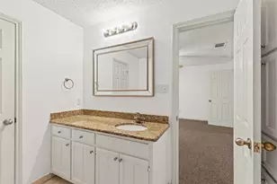 1013 Mockingbird Dr, Grapevine, TX 76051 - Photo 19