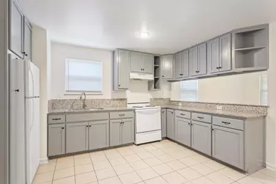 1120 Holt Avenue, Waco, TX 76706 - Photo 9