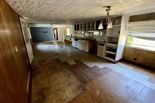 1623 Lands End St, Granbury, TX 76048 - Photo 3