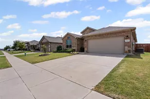 1104 Dublin Dr, Cleburne, TX 76033 - Photo 5