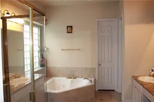 9128 Oleander Way, Irving, TX 75063 - Photo 11