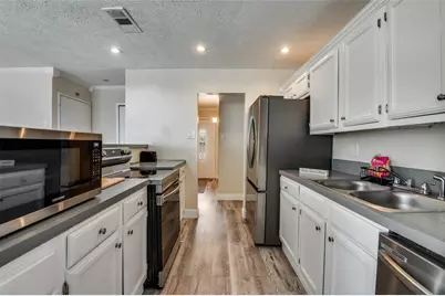 10222 Red Maple Drive, Dallas, TX 75249 - Photo 5