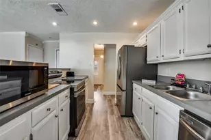 10222 Red Maple Dr, Dallas, TX 75249 - Photo 5