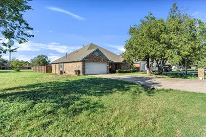 315 W 6th Street, Justin, TX 76247 - Photo 1