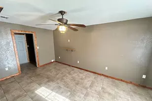 418 Marengo St, Cleburne, TX 76033 - Photo 9