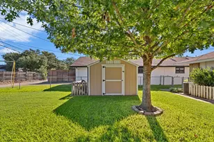 3927 High Summit Dr, Dallas, TX 75244 - Photo 37