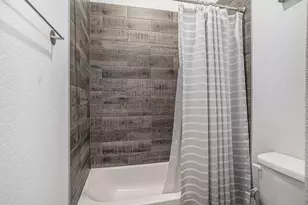 1824 Royal Lake Dr, Grand Prairie, TX 75052 - Photo 21