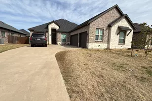 1824 Royal Lake Dr, Grand Prairie, TX 75052 - Photo 1