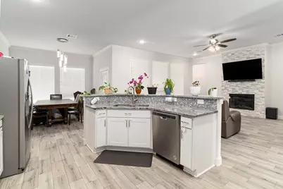 1824 Royal Lake Drive, Grand Prairie, TX 75052 - Photo 11