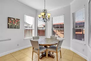 2817 Spring Hollow Ct, Highland Village, TX 75077 - Photo 11