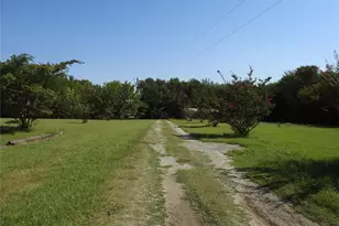 421 Co Rd 2905, Dodd City, TX 75438 - Photo 5