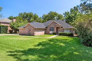8911 Magnolia Vale Dr, Granbury, TX 76049 - Photo 3