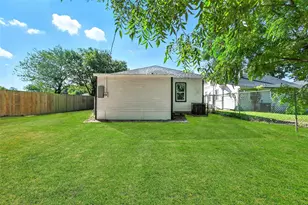 1629 Pine St, Dallas, TX 75215 - Photo 33