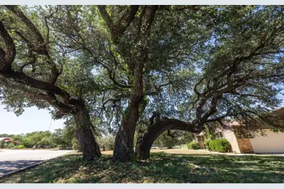207 Lori Lane, Brownwood, TX 76801 - Photo 3