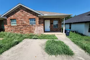 1431 E Robert St, Fort Worth, TX 76104 - Photo 1