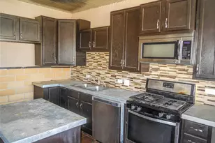 1001 E Lindsey St, Breckenridge, TX 76424 - Photo 5