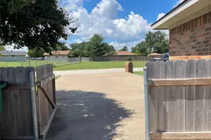 313 Jefferson St, Fairfield, TX 75840 - Photo 21