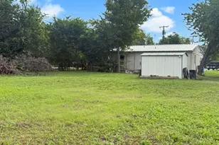 210 Carrie Mabrie St, Trenton, TX 75490 - Photo 1