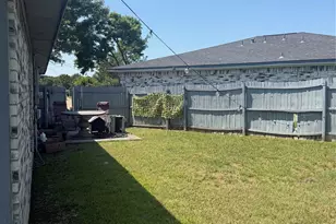 9403 Crimnson Ct, Dallas, TX 75217 - Photo 15