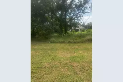 105 S Brazos Avenue, Cleburne, TX 76031 - Photo 3