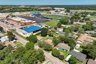 709 N Rita St, Lacy Lakeview, TX 76705 - Photo 31