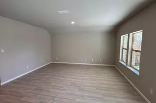 549 Marsh St, Cleburne, TX 76033 - Photo 7