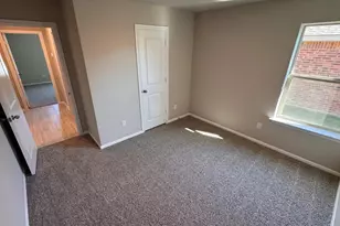 549 Marsh St, Cleburne, TX 76033 - Photo 17