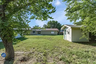 1408 Nugent St, Bowie, TX 76230 - Photo 25