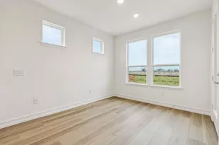 221 Cloverdale Ln, McKinney, TX 75071 - Photo 9