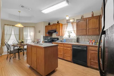 2839 Linden Lane, Grand Prairie, TX 75052 - Photo 9