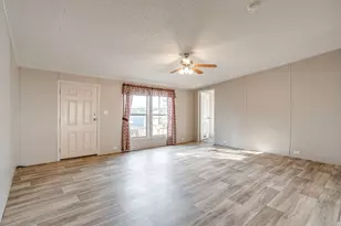 900 Tree Dr, Granbury, TX 76048 - Photo 5