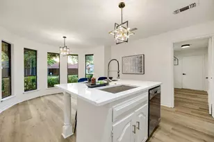 2901 Warren Cir, Irving, TX 75062 - Photo 9