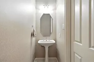9126 Jasmine Ln, Irving, TX 75063 - Photo 35