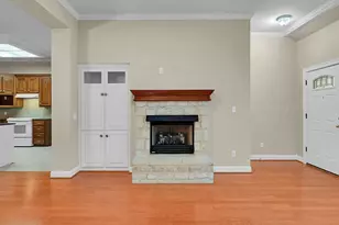 209 Pecan Village Cir, Waco, TX 76710 - Photo 5