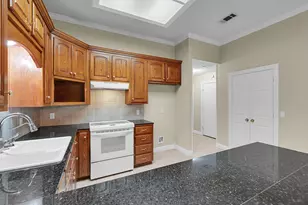 209 Pecan Village Cir, Waco, TX 76710 - Photo 9