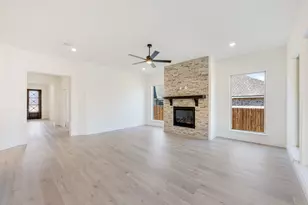 413 Chestnut Ln, Glenn Heights, TX 75154 - Photo 13