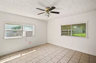 1040 N Clinton St, Stephenville, TX 76401 - Photo 9