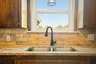 521 Wood, Axtell, TX 76624 - Photo 7