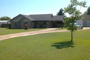 634 E Eubank St, Mabank, TX 75147 - Photo 3