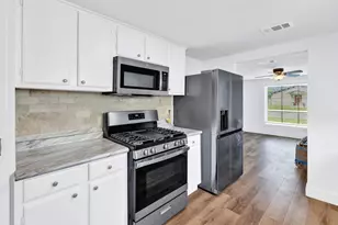 530 2nd St, Grand Prairie, TX 75051 - Photo 13